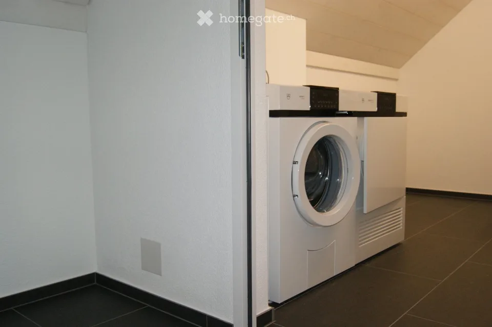 Exclusive 3.5-room attic apartment with panoramic views in Tuggen