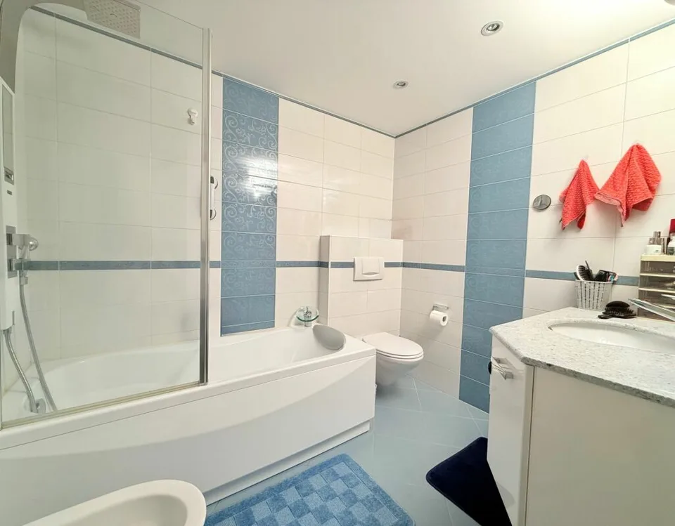 Geräumige 3.5-Zimmer-Wohnung mit Terrasse - privilegierte Lage in Bellinzona – Foto 8 von 8