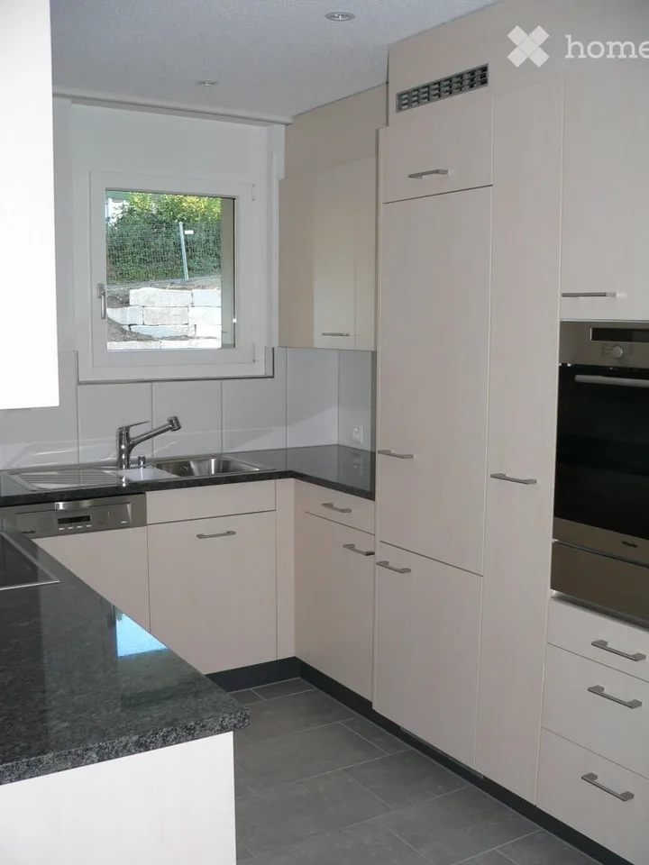 Bright 3.5-room apartment with balcony and private washing machine/dryer – available from January 2027