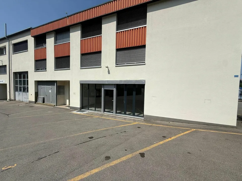 Local commercial rénové à neuf à Altendorf SZ - 109,8 m² – photo 6 sur 7