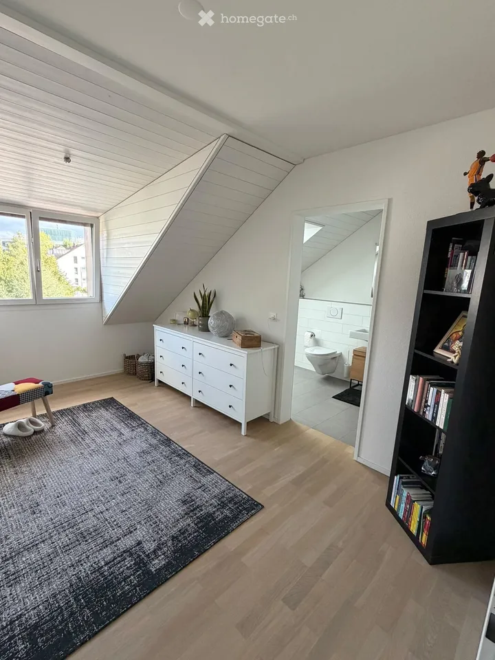 Bright 3.5-room apartment with balcony and beautiful view in Urdorf