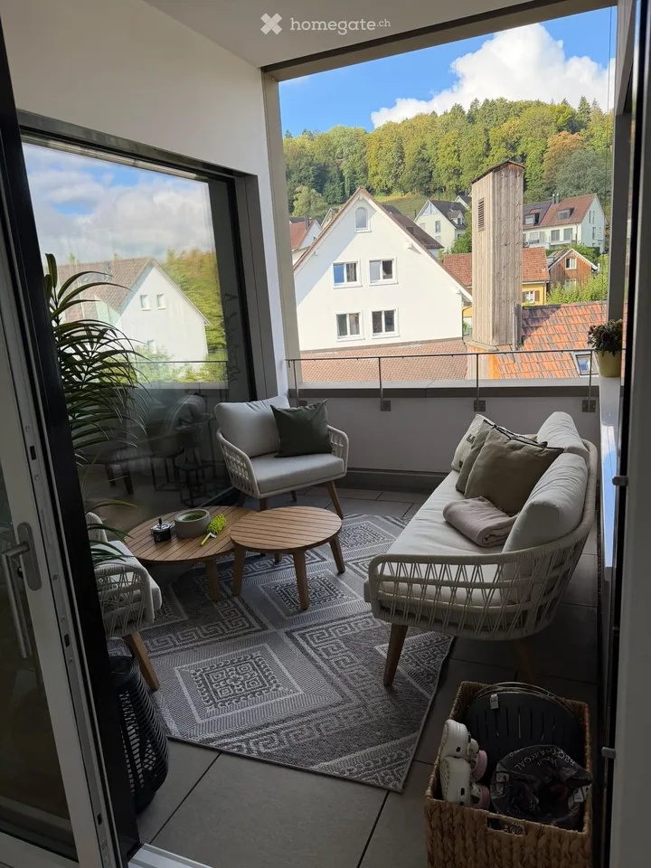 Bright 3.5-room apartment with balcony and beautiful view in Urdorf