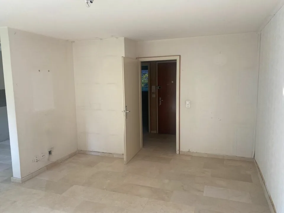 Vivere senza barriere con potenziale: appartamento con 2 camere da letto con terrazza e garage sotterraneo in una posizione privilegiata di Allschwil – foto 4 di 5