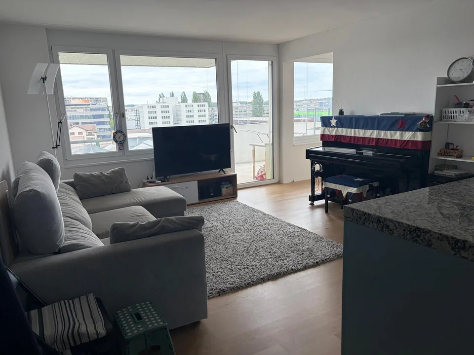 Appartement lumineux 4.5 pièces avec balcon à Dübendorf