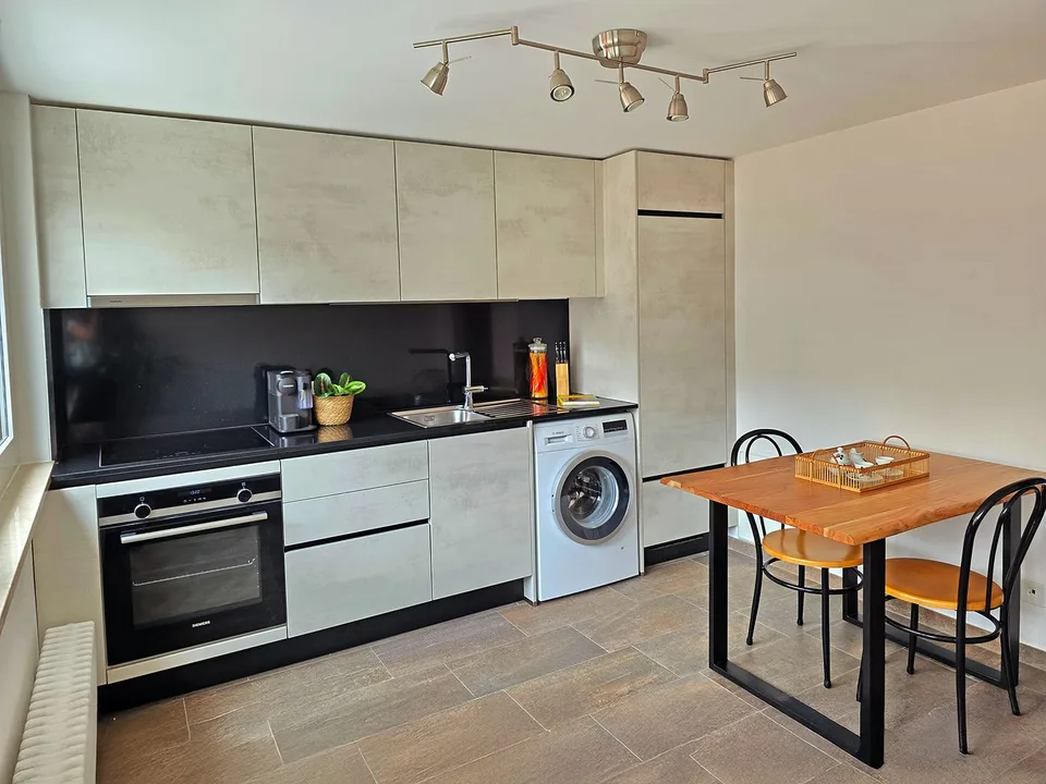 Renovierte Zweizimmerwohnung mit Terrasse und separatem Eingang in Loson...