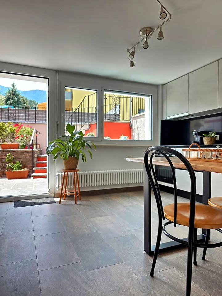 Renovierte Zweizimmerwohnung mit Terrasse und separatem Eingang in Loson...