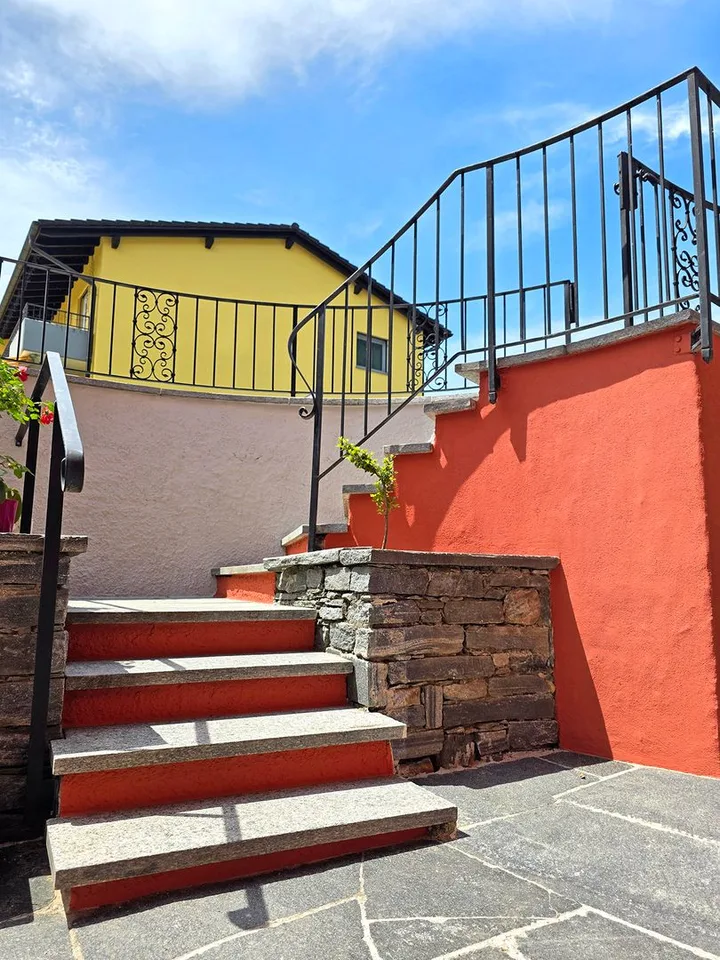 Renovierte Zweizimmerwohnung mit Terrasse und separatem Eingang in Loson...