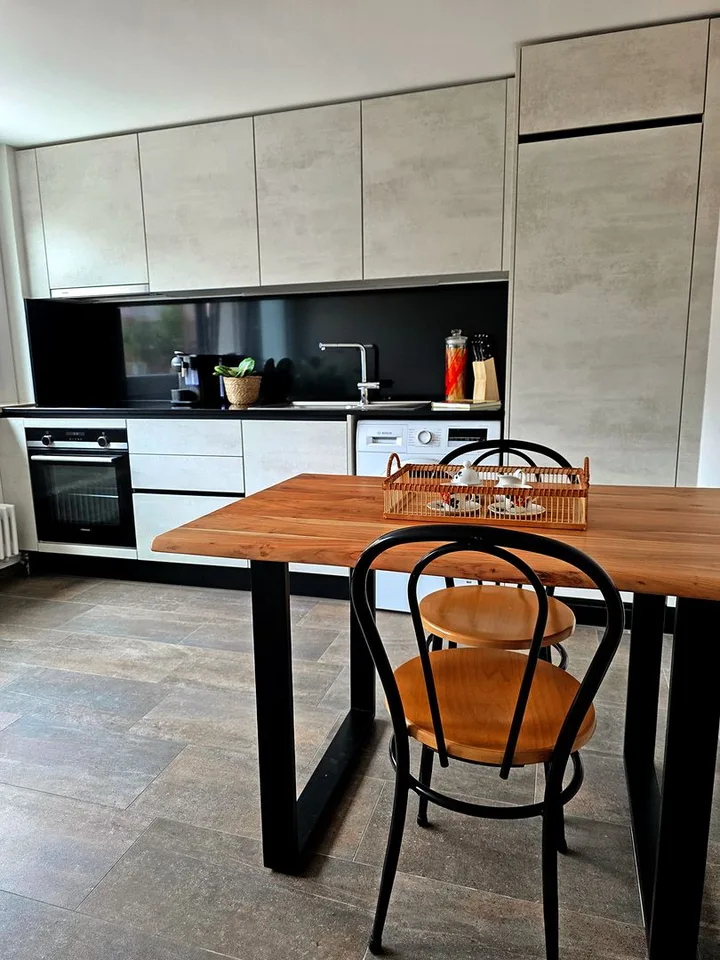 Renovierte Zweizimmerwohnung mit Terrasse und separatem Eingang in Loson...
