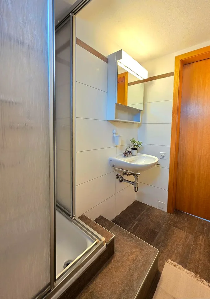 Renovierte Zweizimmerwohnung mit Terrasse und separatem Eingang in Loson...