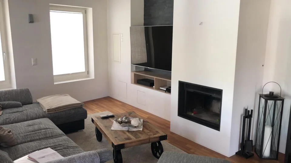 Charmant appartement loft avec cheminée et vue sur le lac à Uetikon am See