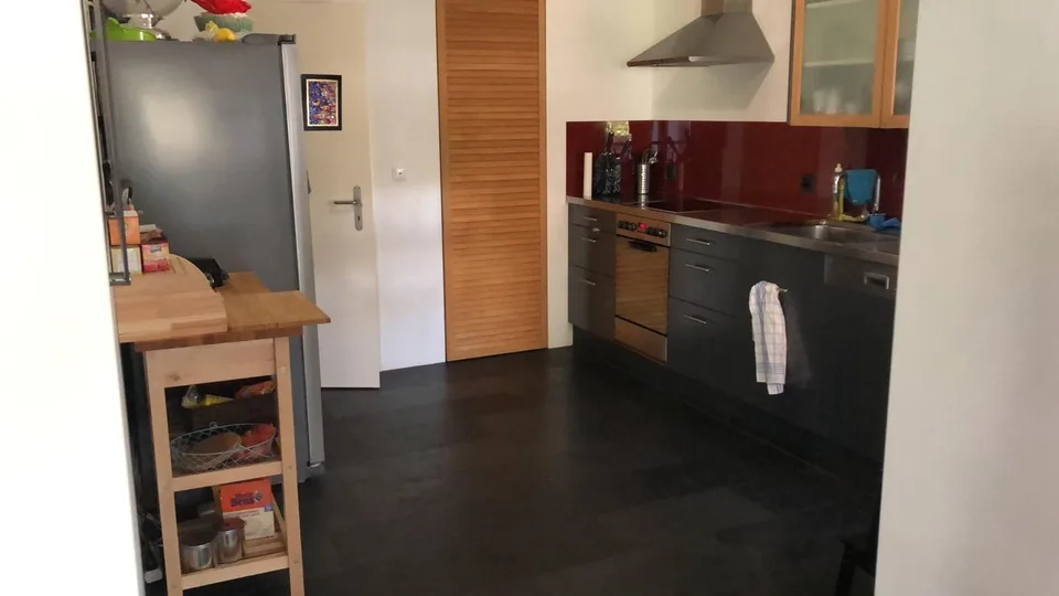 Charmant appartement loft avec cheminée et vue sur le lac à Uetikon am See