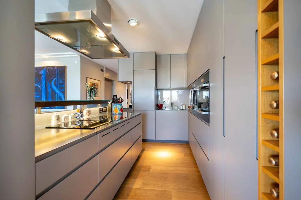 Appartement von hohem Standard mit 4 Zimmern, möbliert