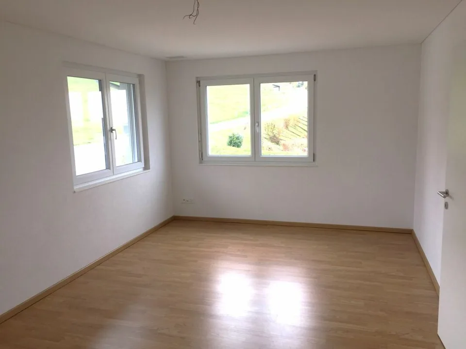 Grosszügige Wohn- und Gewerbeliegenschaft mit Werkstatt, Galerie und Parkplätzen – Foto 3 von 16