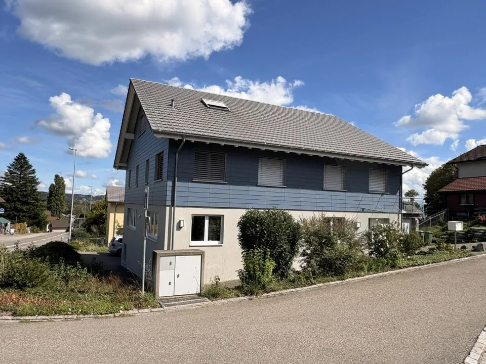 Grosszügige Wohn- und Gewerbeliegenschaft mit Werkstatt, Galerie und Parkplätzen – Foto 7 von 16