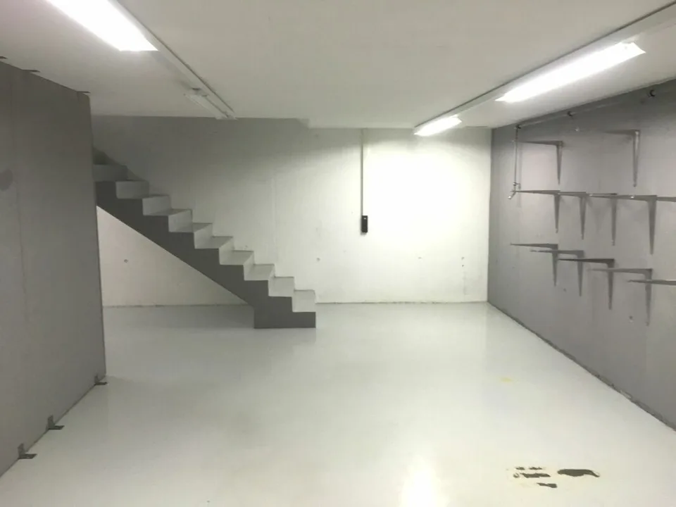 Grosszügige Wohn- und Gewerbeliegenschaft mit Werkstatt, Galerie und Parkplätzen – Foto 15 von 16