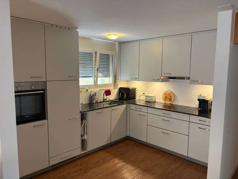 Helle 4.5-Zimmer-Wohnung mit Balkon an zentraler Lage