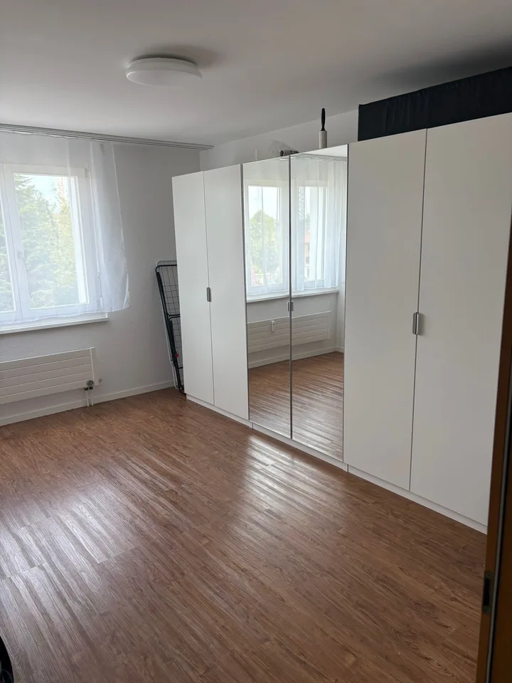 Helle 4.5-Zimmer-Wohnung mit Balkon an zentraler Lage