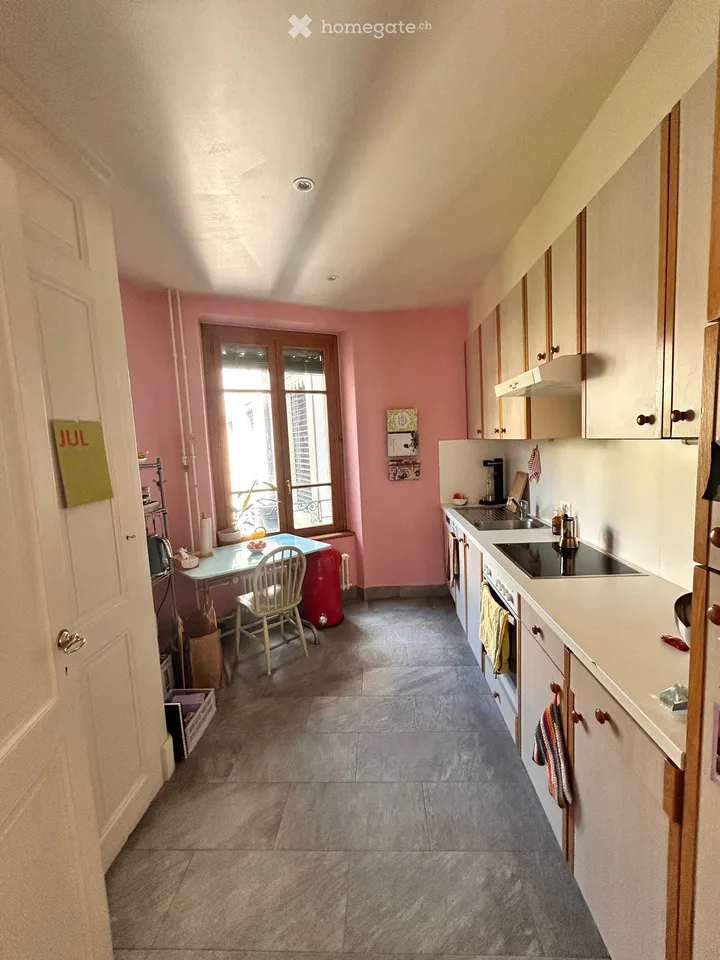 Charming 5-Room Apartment with Balcony in the Heart of Carouge