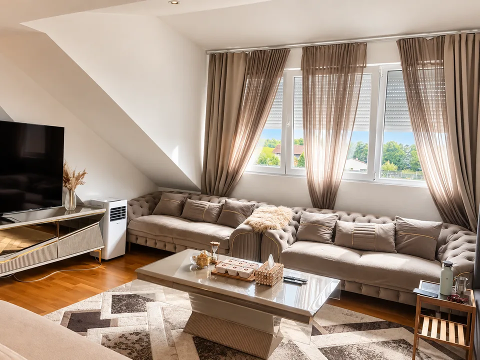 Bright 4.5 room apartment with balcony in Studen