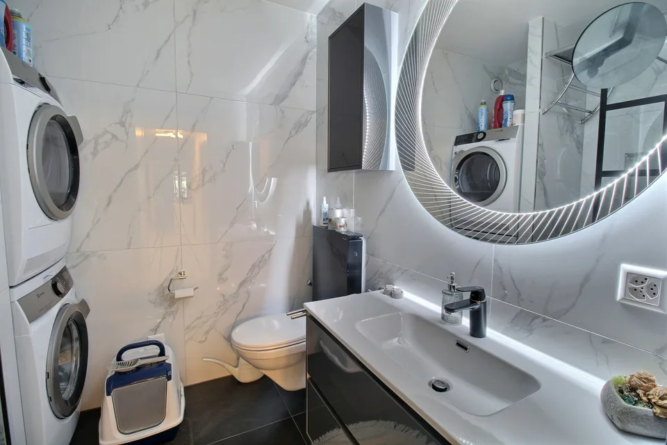 Prächtige 4,5-Zimmer-Wohnung im letzten Stock mit Kamin und Balkonen in Marly