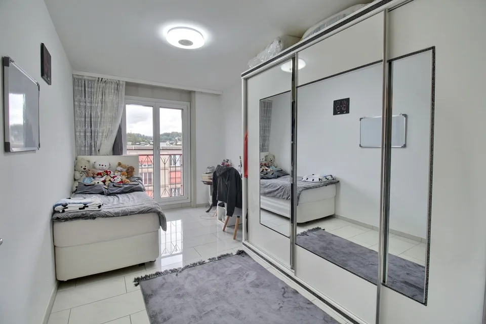 Prächtige 4,5-Zimmer-Wohnung im letzten Stock mit Kamin und Balkonen in Marly
