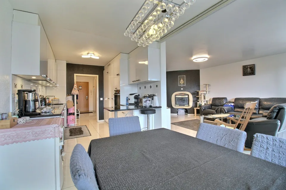 Prächtige 4,5-Zimmer-Wohnung im letzten Stock mit Kamin und Balkonen in Marly
