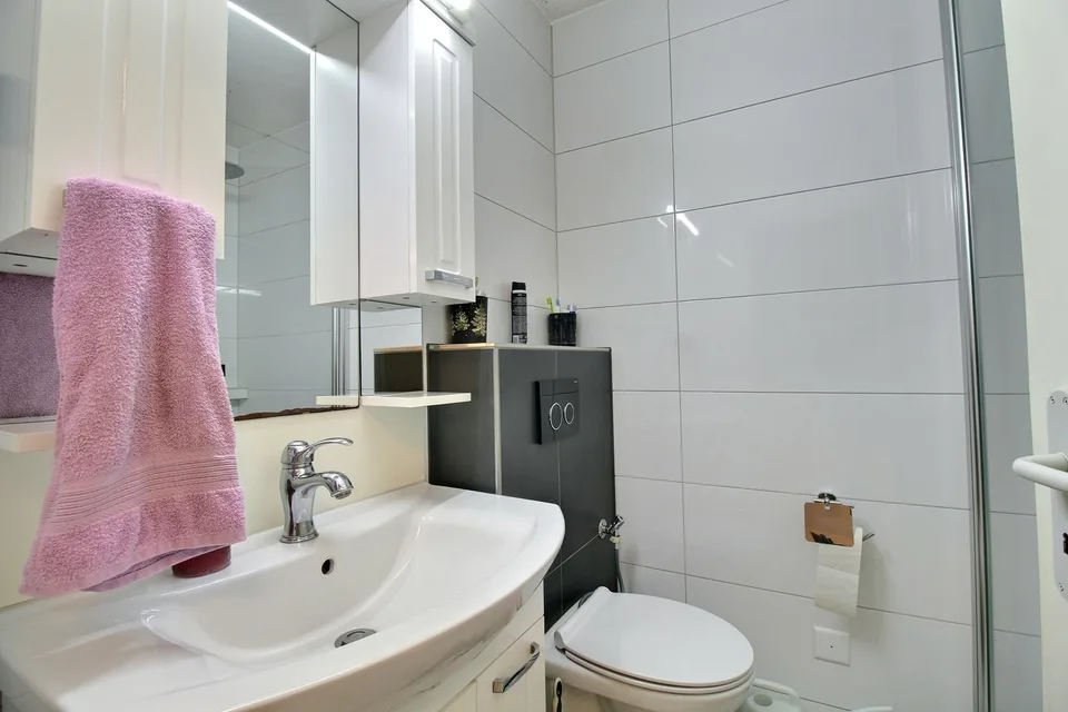 Prächtige 4,5-Zimmer-Wohnung im letzten Stock mit Kamin und Balkonen in Marly