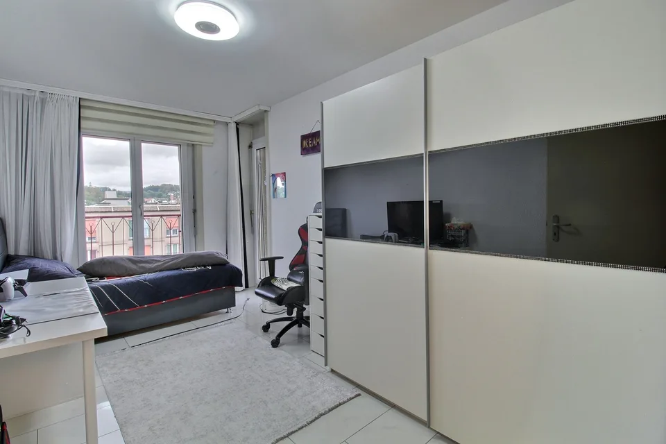 Prächtige 4,5-Zimmer-Wohnung im letzten Stock mit Kamin und Balkonen in Marly