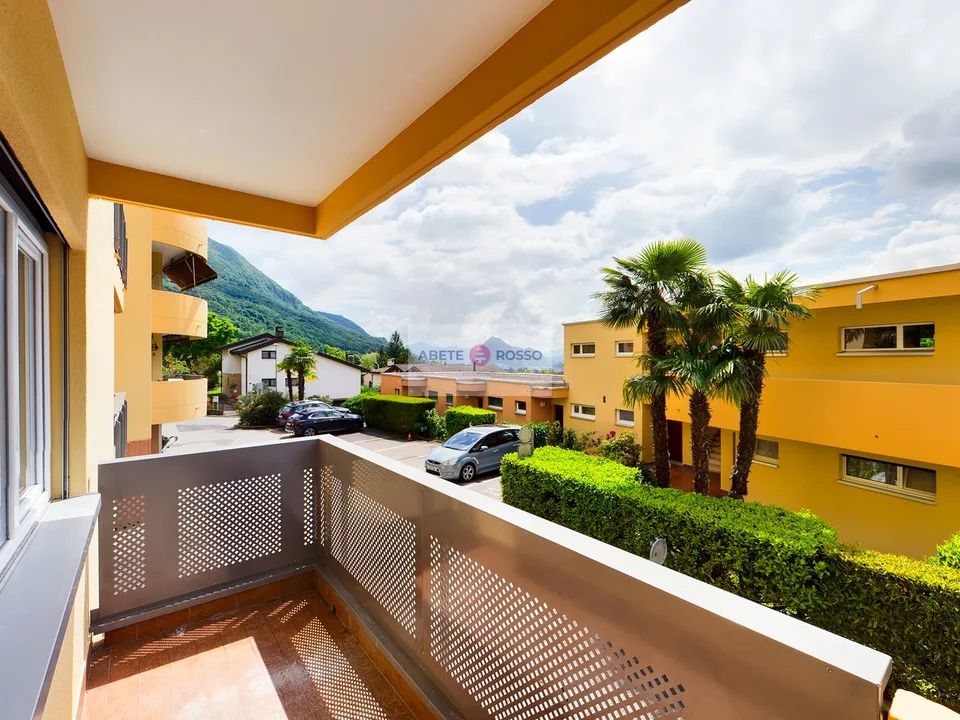 Renovierte Wohnung: ruhige Wohngegend, Wohnanlage mit Pool, nahe Lugano