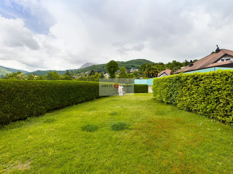 Renovierte Wohnung: ruhige Wohngegend, Wohnanlage mit Pool, nahe Lugano