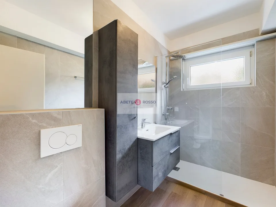 Renovierte Wohnung: ruhige Wohngegend, Wohnanlage mit Pool, nahe Lugano