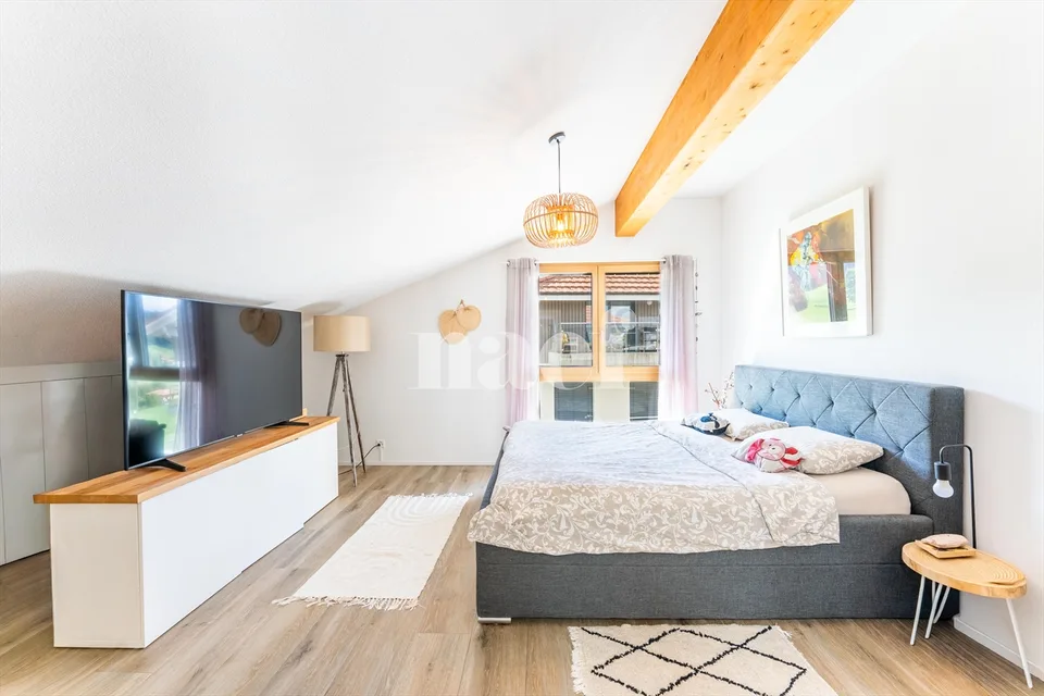 Ampio appartamento di 4.5 locali in attico con balcone in vendita a Prez-vers-Siviriez – foto 7 di 12
