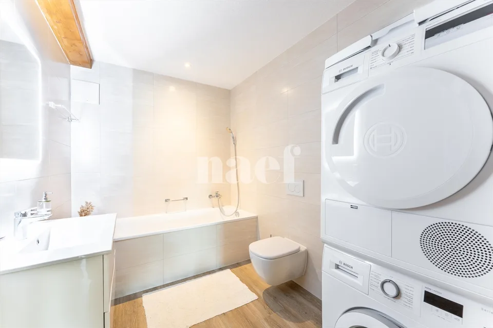 Ampio appartamento di 4.5 locali in attico con balcone in vendita a Prez-vers-Siviriez – foto 6 di 12