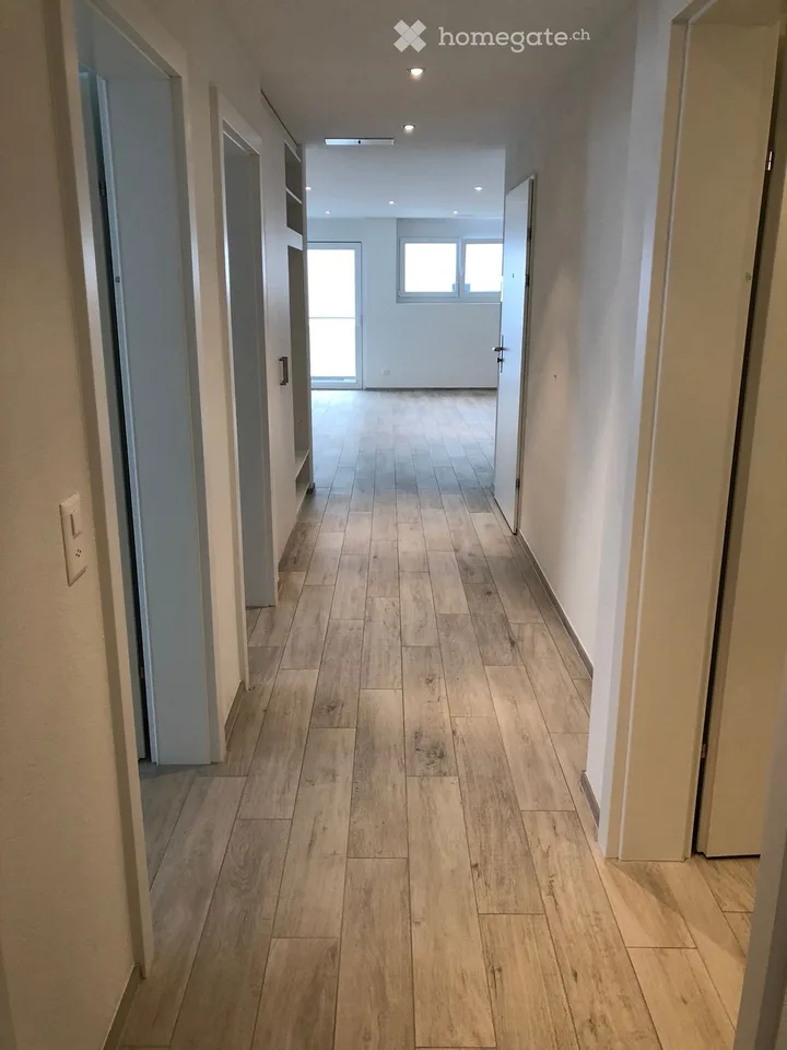 Bright 4.5-room apartment with balcony in Eschenbach SG