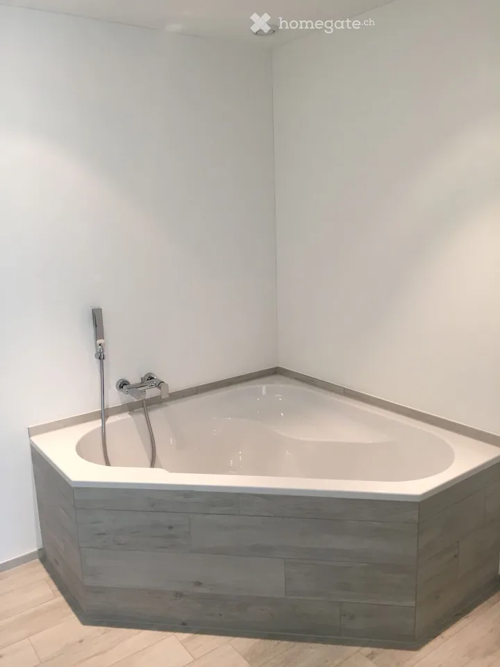 Bright 4.5-room apartment with balcony in Eschenbach SG