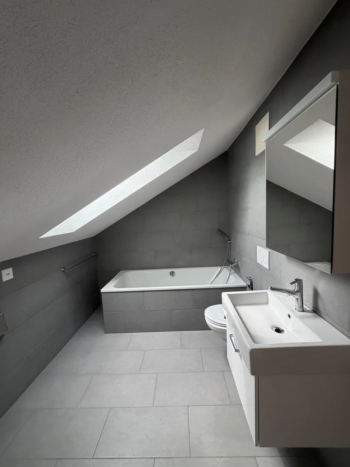 Stylish attic apartment with charm in central location seeks subtenant!