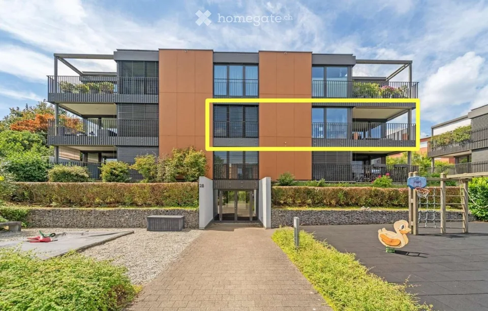 Appartamento luminoso di 5 locali con balcone e bella vista a Horgen