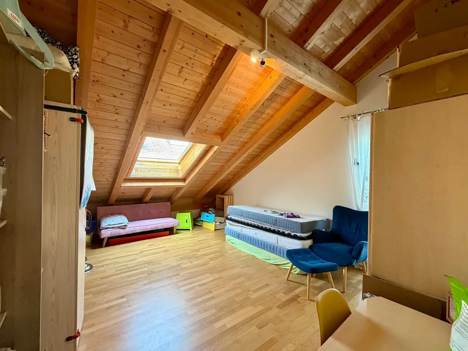 Charmant appartement de 4,5 pièces au dernier étage avec panorama montagnard à Susten