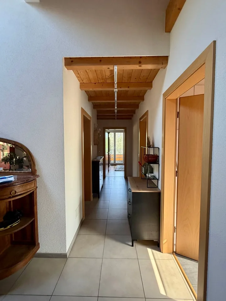Charmant appartement de 4,5 pièces au dernier étage avec panorama montagnard à Susten