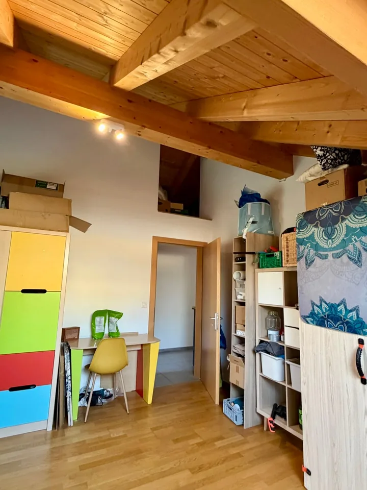 Charmant appartement de 4,5 pièces au dernier étage avec panorama montagnard à Susten