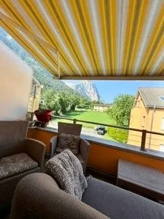 Charmant appartement de 4,5 pièces au dernier étage avec panorama montagnard à Susten