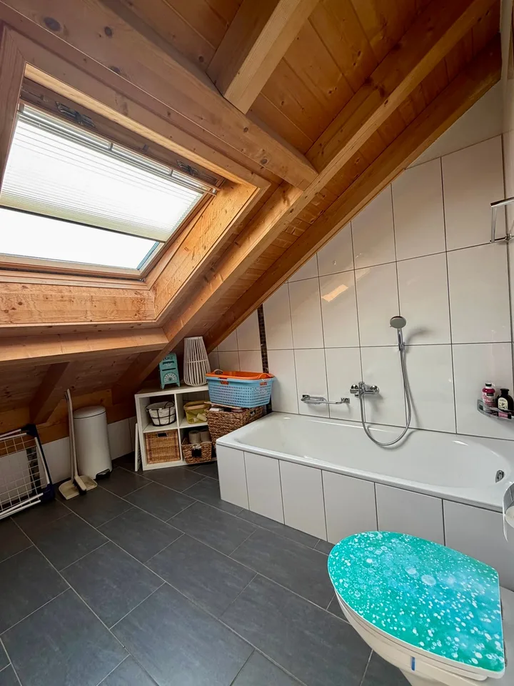 Charmant appartement de 4,5 pièces au dernier étage avec panorama montagnard à Susten