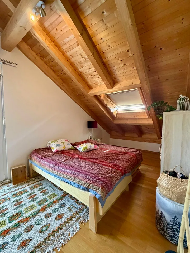 Charmant appartement de 4,5 pièces au dernier étage avec panorama montagnard à Susten