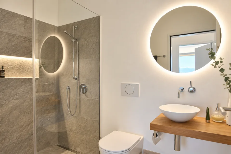 Appartamento smart home di 3,5 locali arredato di lusso con vista panoramica