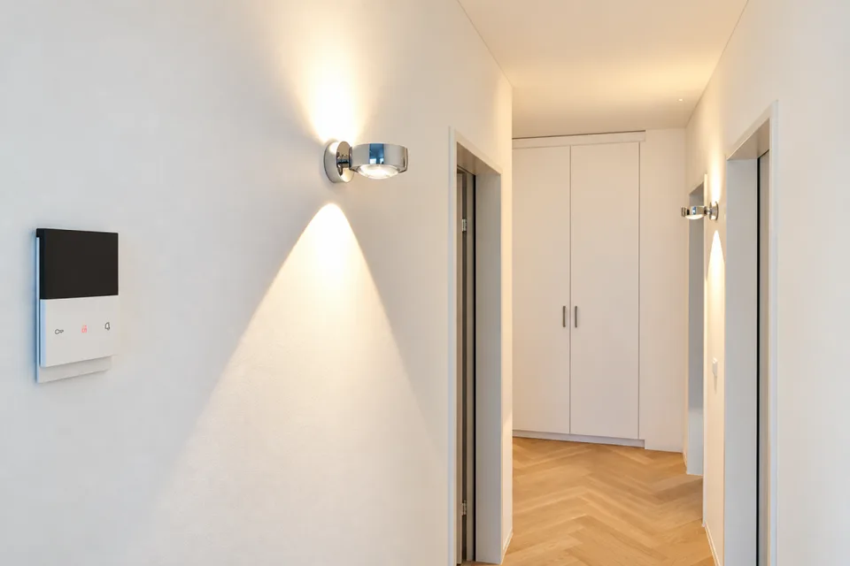 Appartamento smart home di 3,5 locali arredato di lusso con vista panoramica