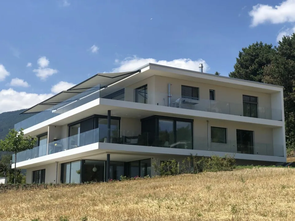 Appartamento smart home di 3,5 locali arredato di lusso con vista panoramica