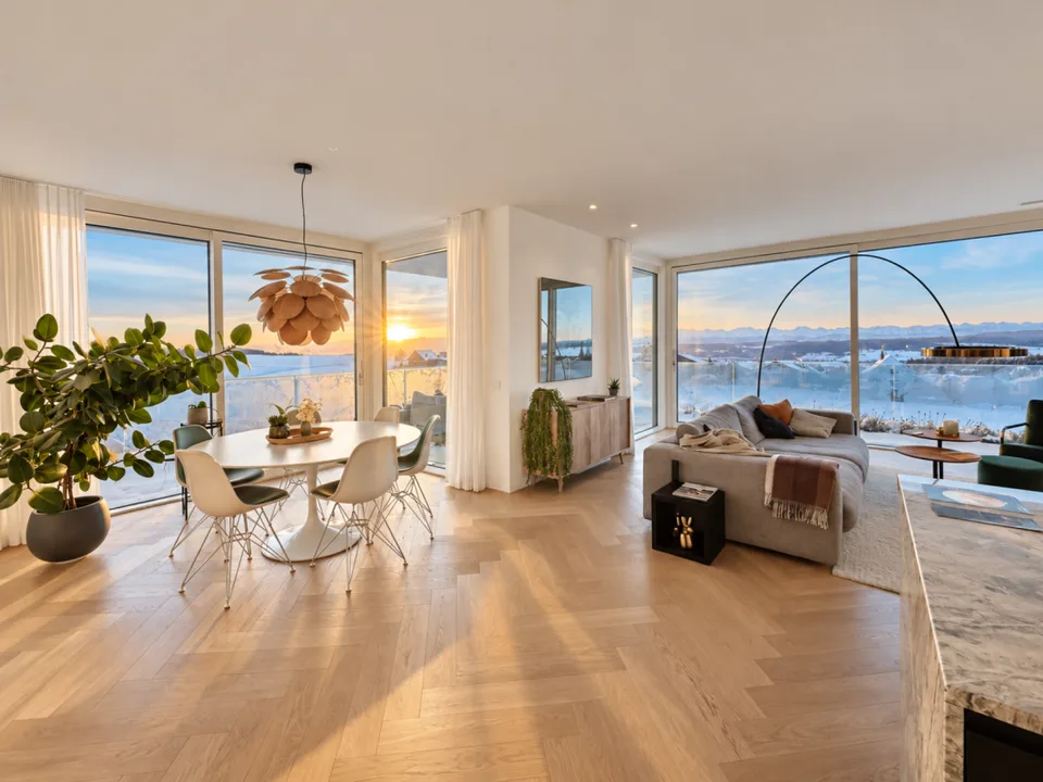 Appartamento smart home di 3,5 locali arredato di lusso con vista panoramica
