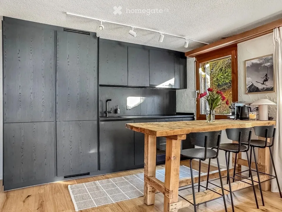 Exclusive furnished 2.5-room apartment with charm and mountain panorama