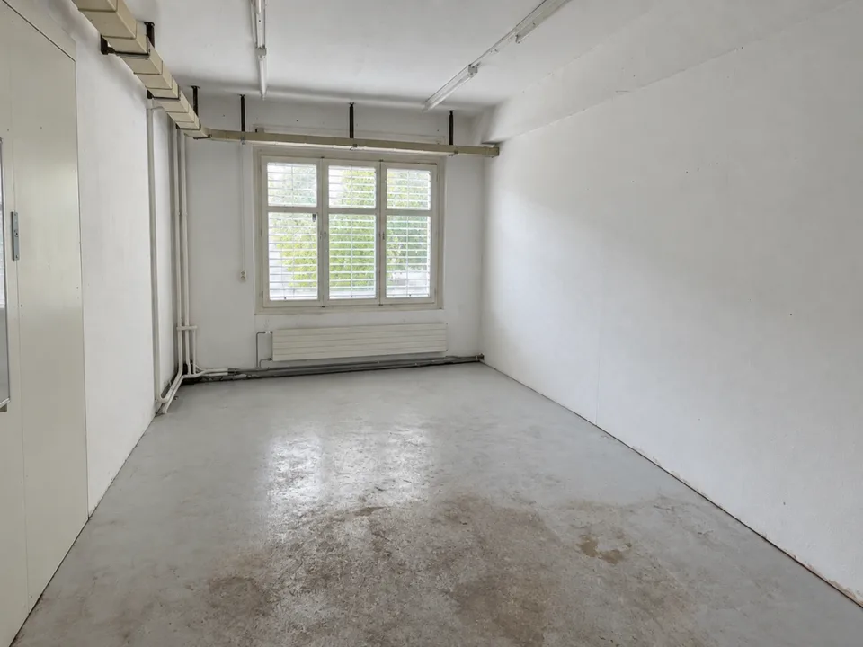Bureau, salle de loisirs. Stockage avec WC – photo 3 sur 3