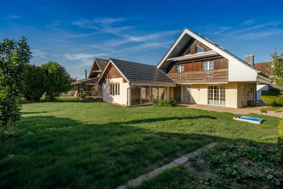 Freistehendes 6½-Zimmer Einfamilienhaus mit Wintergarten und viel Umschwung – Foto 2 von 21